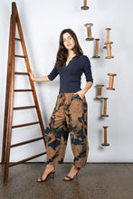 Load image into Gallery viewer, M.A Dainty - Niko Pant (Blue Floral)
