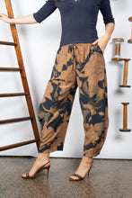 Load image into Gallery viewer, M.A Dainty - Niko Pant (Blue Floral)
