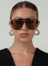 Load image into Gallery viewer, OTRA Sunglasses - Stevie - (Black/ Olive) (STEV-BLKOLV-361)
