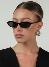 Load image into Gallery viewer, OTRA Sunglasses - Hazel  (Black/ Smoke) (HAZ-BLKSMK-353)
